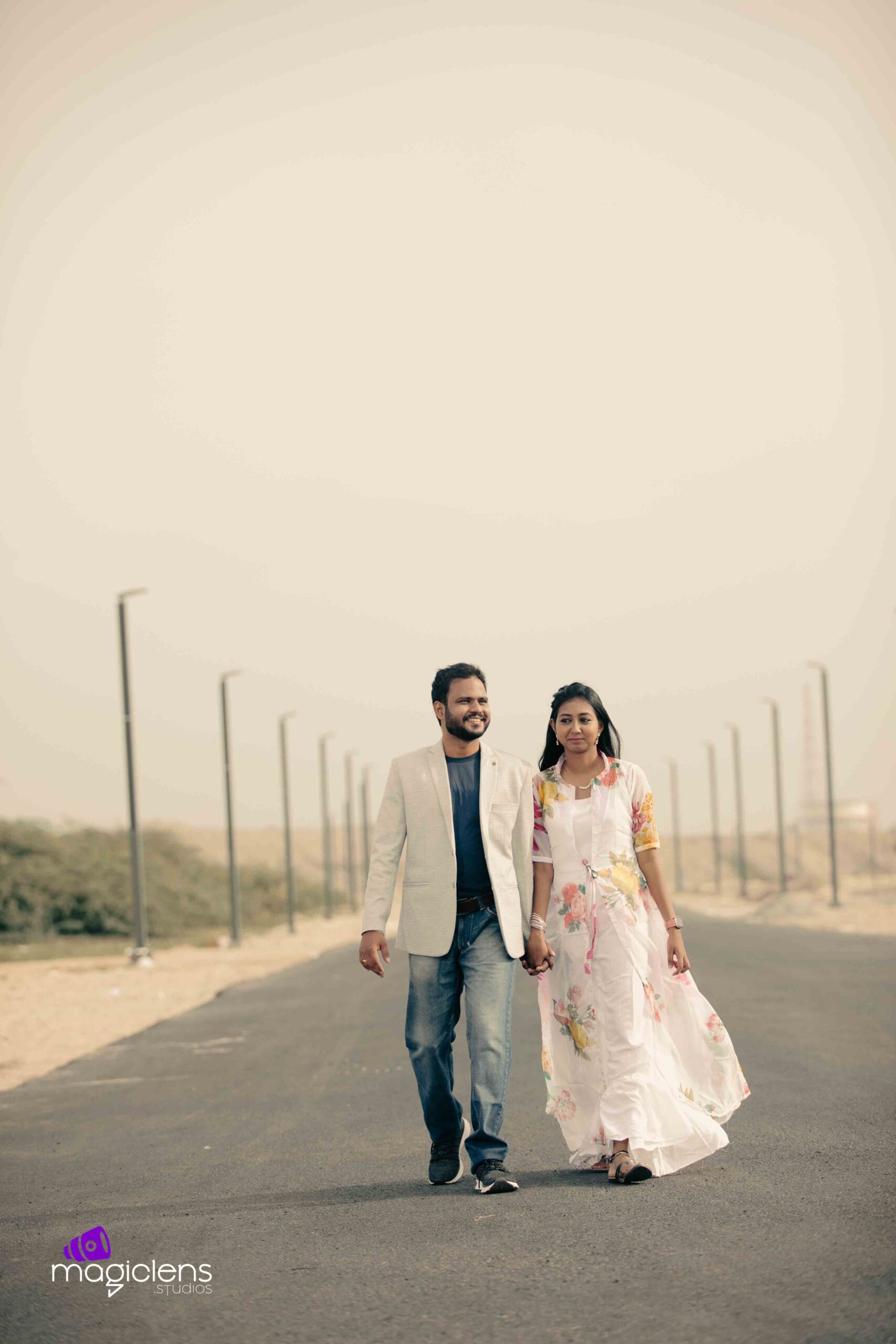 We're oh-so-in-love with this elegant beach pre-wedding shoot. Photo  Courtesy - @refl… | Pre wedding poses, Pre wedding photoshoot outdoor,  Wedding photoshoot poses